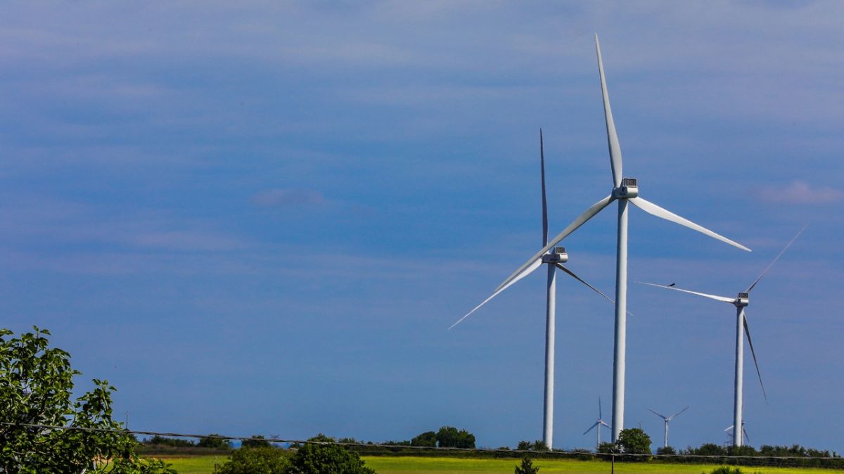 Un ouvrier s'effondre dans une éolienne près de Thouars