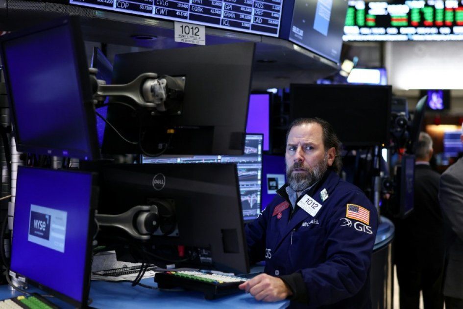 Wall Street en équilibre : des signes de faiblesse sur le marché de l'emploi