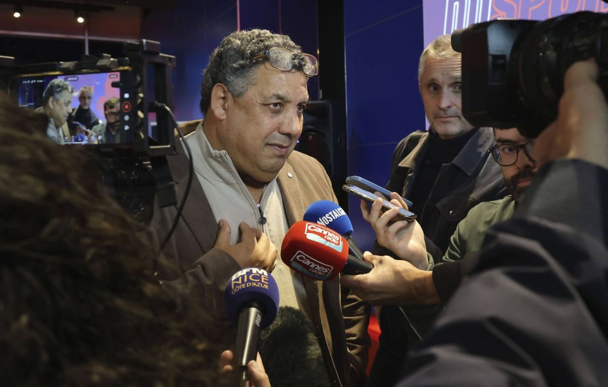 Serge Blanco s'engage pour Biarritz : l'ancien rugbyman en campagne électorale