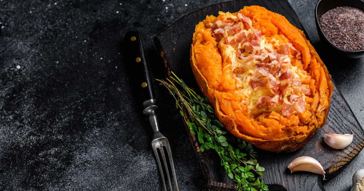 Des patates douces farcies au fromage et lardons pour un plat savoureux