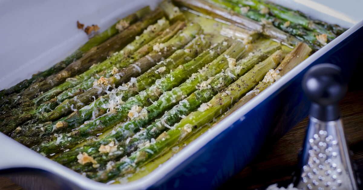 Asperges croquantes au parmesan : une méthode innovante