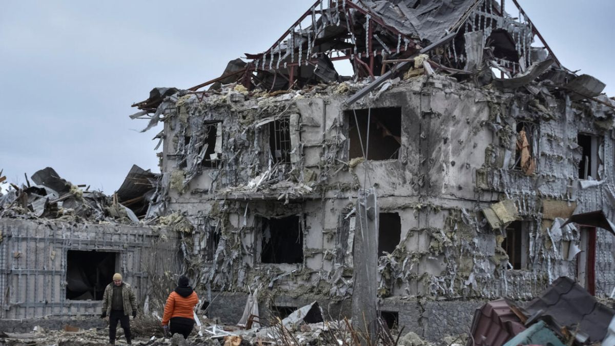 Frappes russes intensifient la crise énergétique en Ukraine, des discussions cruciales en cours