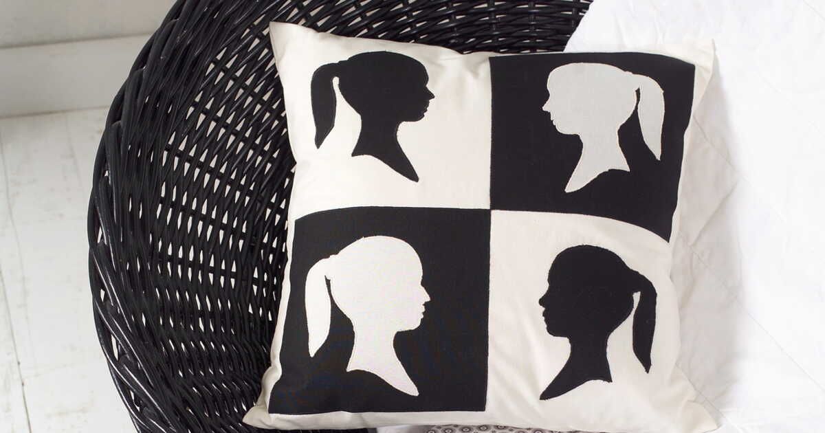 Coussin graphique : l'élégance monochrome qui sublime votre intérieur