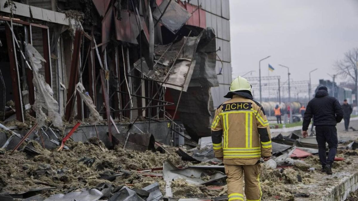 L'Ukraine sous le joug des drones : un weekend meurtrier et des négociations en cours