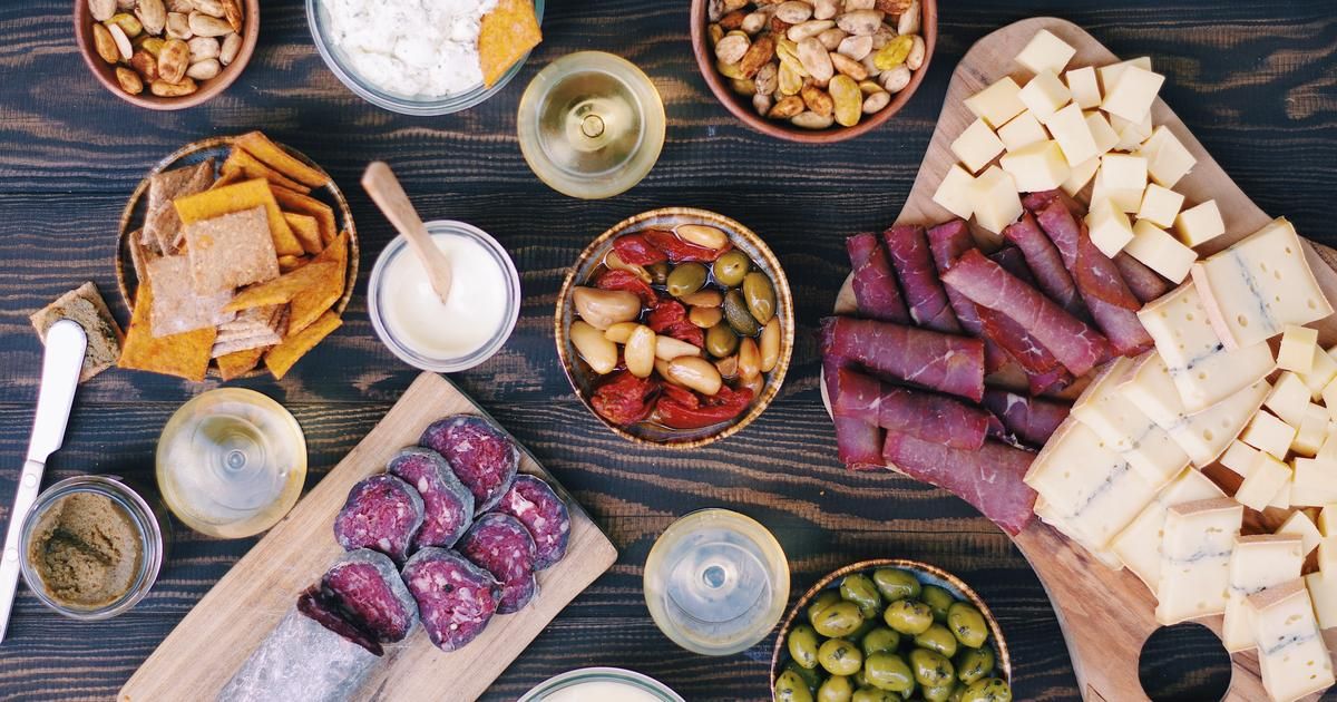 L'apéro dînatoire : l'art de recevoir tout en légèreté