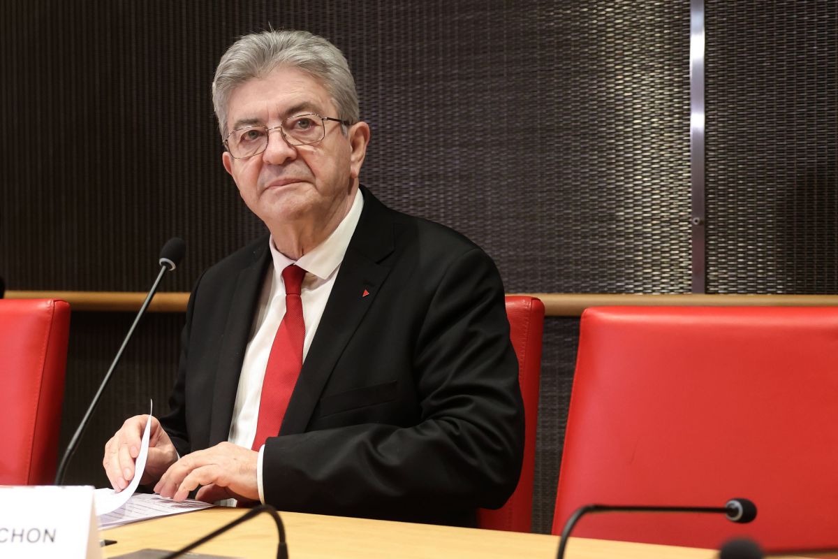 Mélenchon critique Macron : tension commerciale avec la Chine en ligne de mire