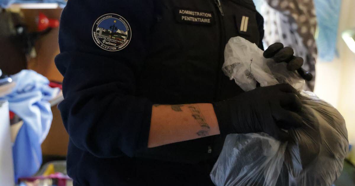 Opération de grande envergure au centre pénitentiaire de Valence : à la recherche des téléphones interdits