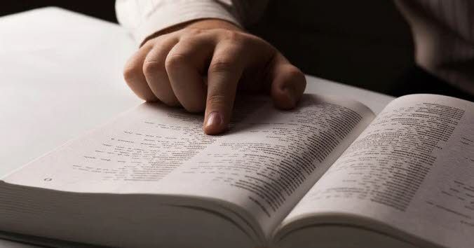 Les mots qui captivent : de la masculinité à la culture populaire en 2025