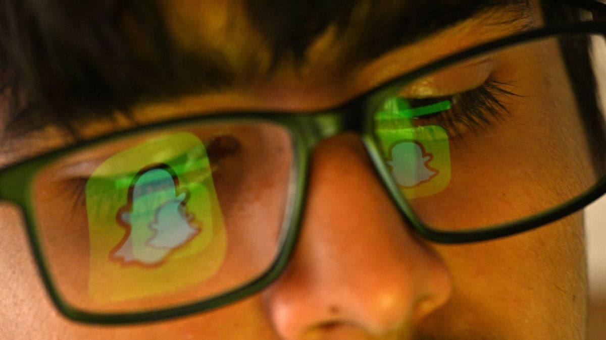 Vers une interdiction des réseaux sociaux pour les mineurs : une députée en première ligne