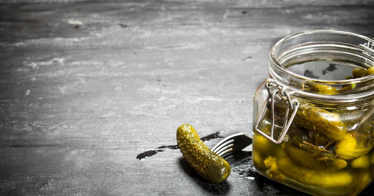 Le jus de cornichons : la tendance santé à éviter ?