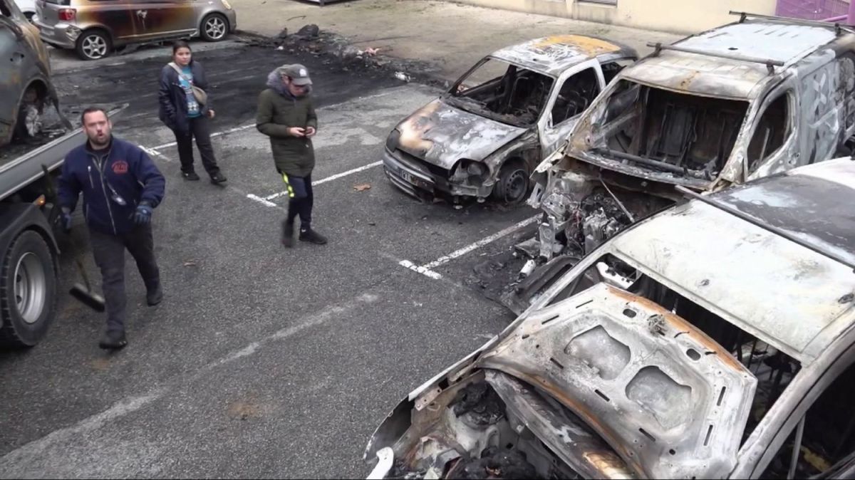 Incendie mystérieux de voitures à Châteauneuf-sur-Isère : des questions sans réponses