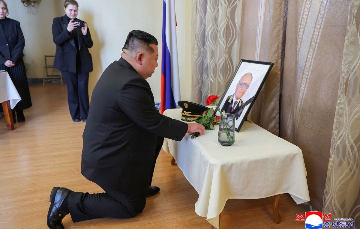 Kim Jong-un rend hommage à l'ambassadeur russe décédé dans une visite inattendue