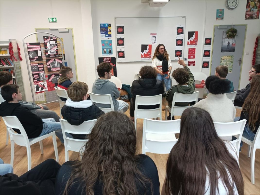 Sensibiliser les collégiens aux violences : un pas vers un avenir sans agressions