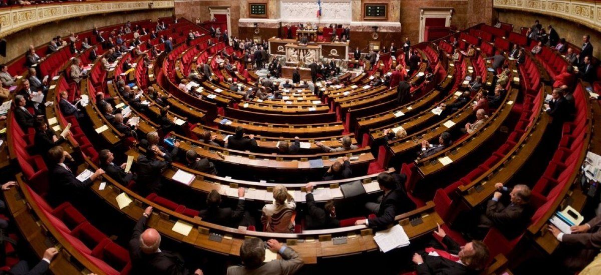 L’Assemblée nationale avance vers le renouvellement automatique des titres de séjour
