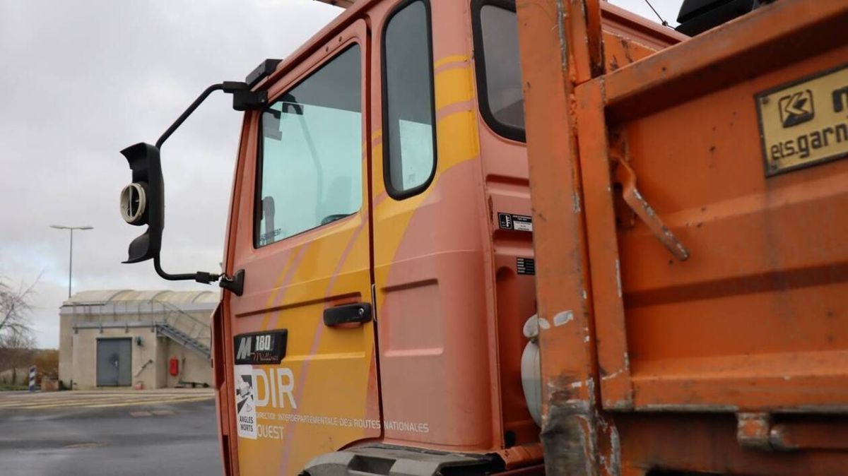 Un poids lourd frôle la catastrophe sur la RN12 en Côtes-d’Armor