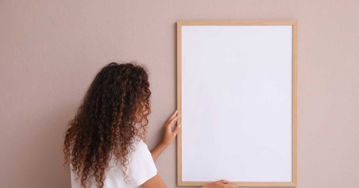 Accrochez vos cadres sans détruire vos murs