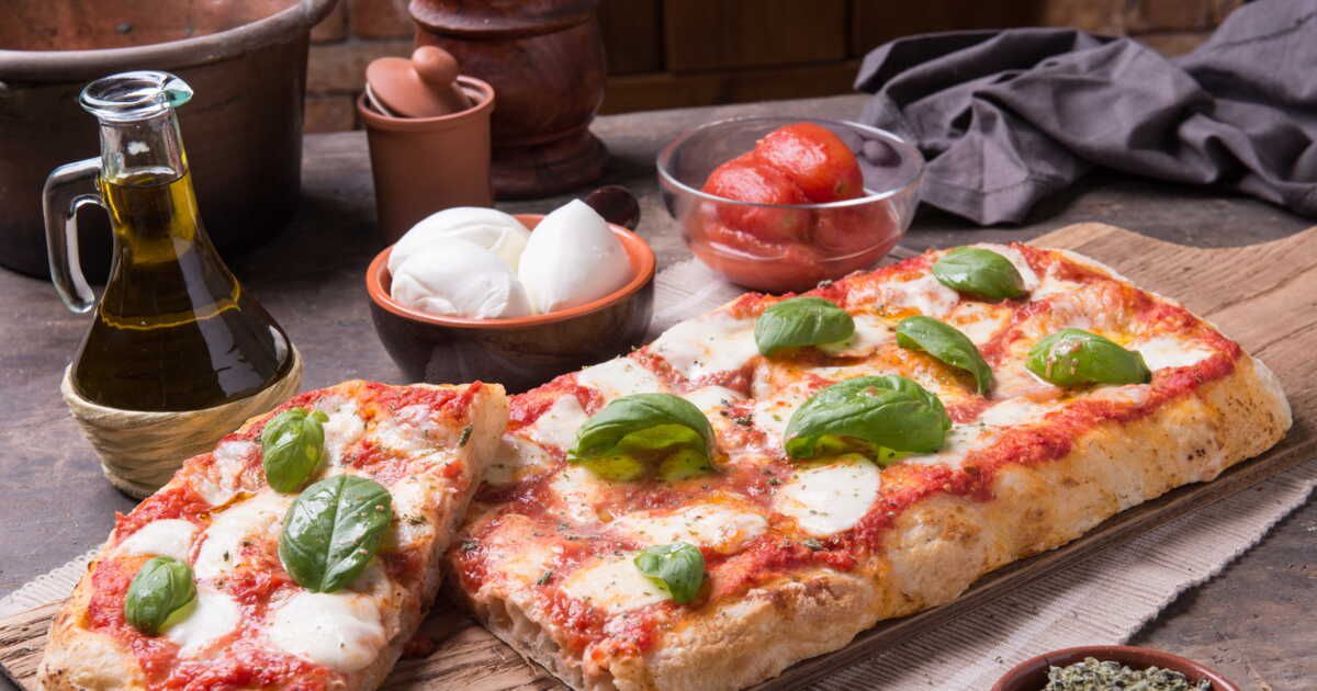 La pizzaccia margherita : une recette qui allie moelleux et croustillant