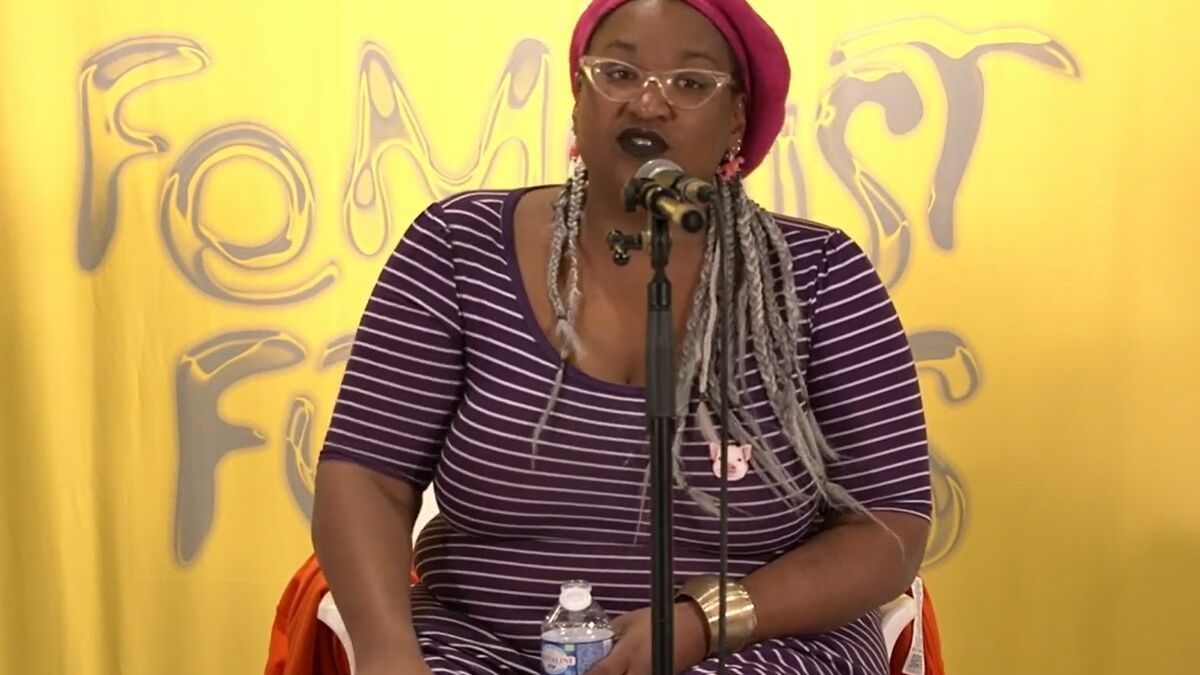 Cyberharcèlement : des internautes condamnés pour des attaques racistes contre une metteuse en scène