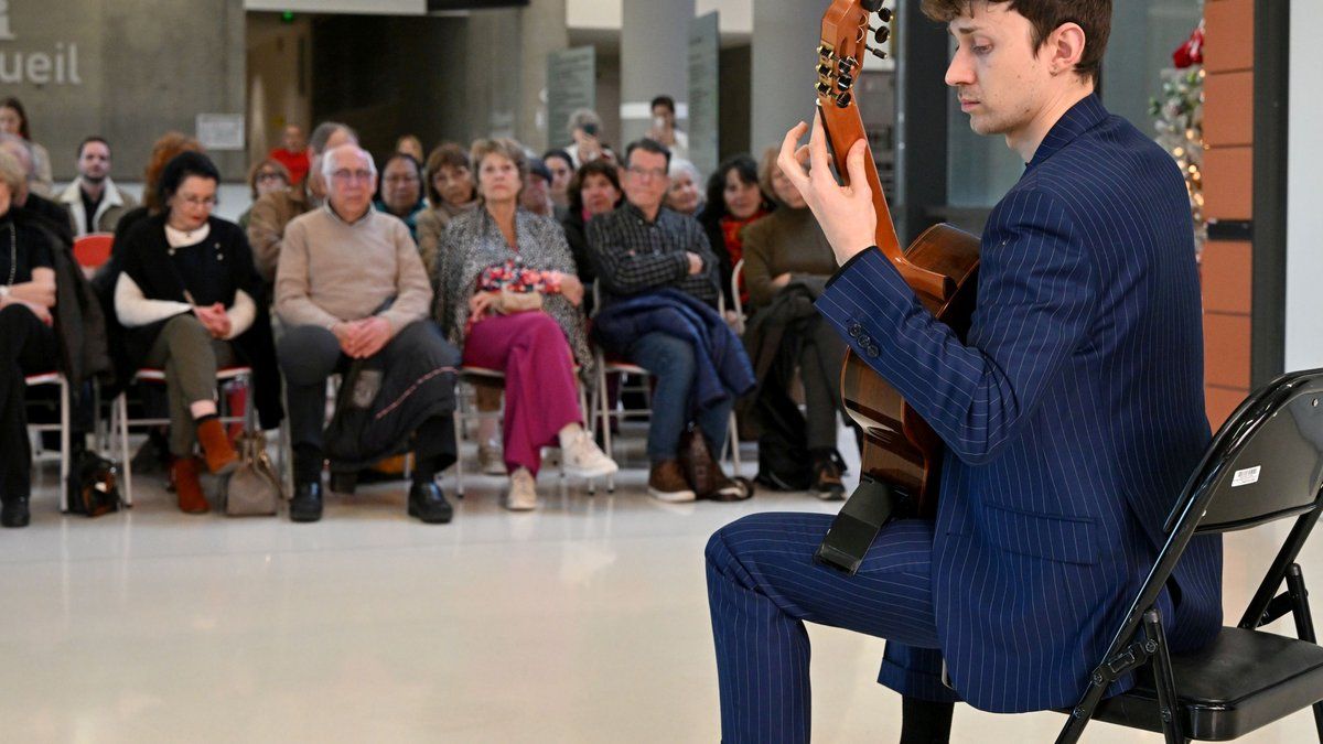 Thibaut Garcia enchante l'hôpital Purpan avec des mélodies réconfortantes