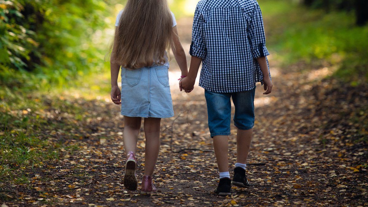 Disparition inquiétante en Guyane : deux enfants s'évanouissent lors de leur transfert