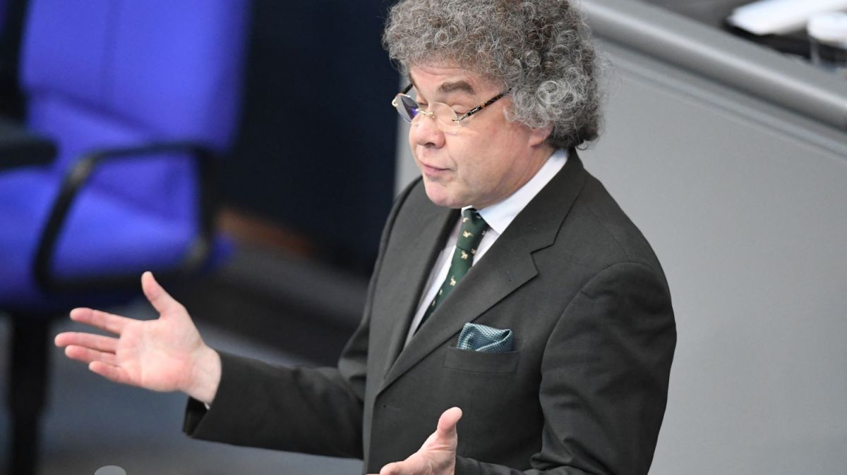 Un député allemand d'extrême droite face à la justice pour un salut nazi au Parlement