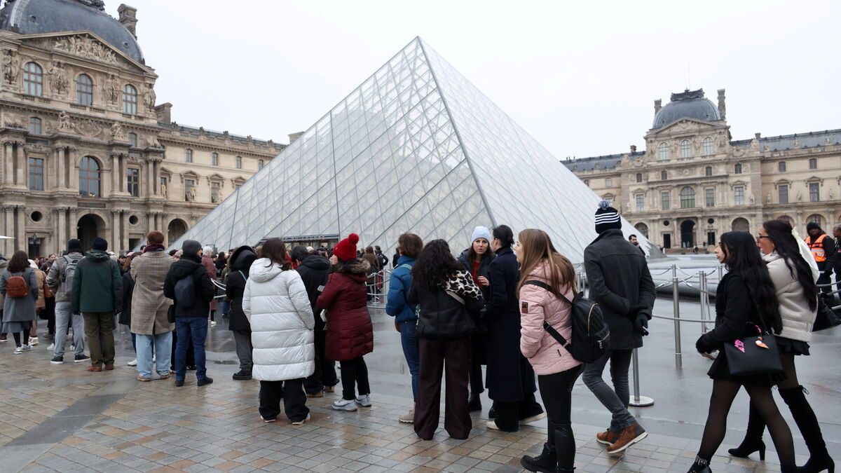 Grève au Louvre : les salariés se mobilisent pour l'avenir du musée