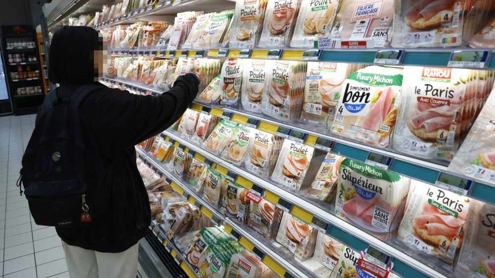 Lutter contre la précarité matérielle : une loi en marche