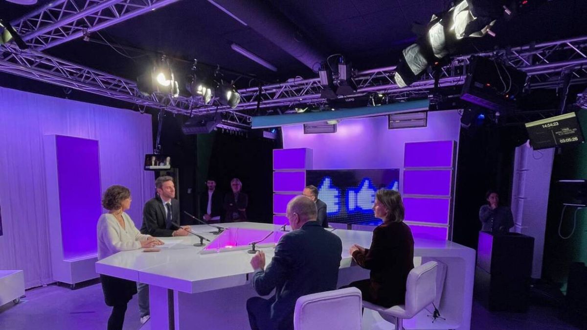 Les réseaux sociaux : un outil de communication ou une source de division ?