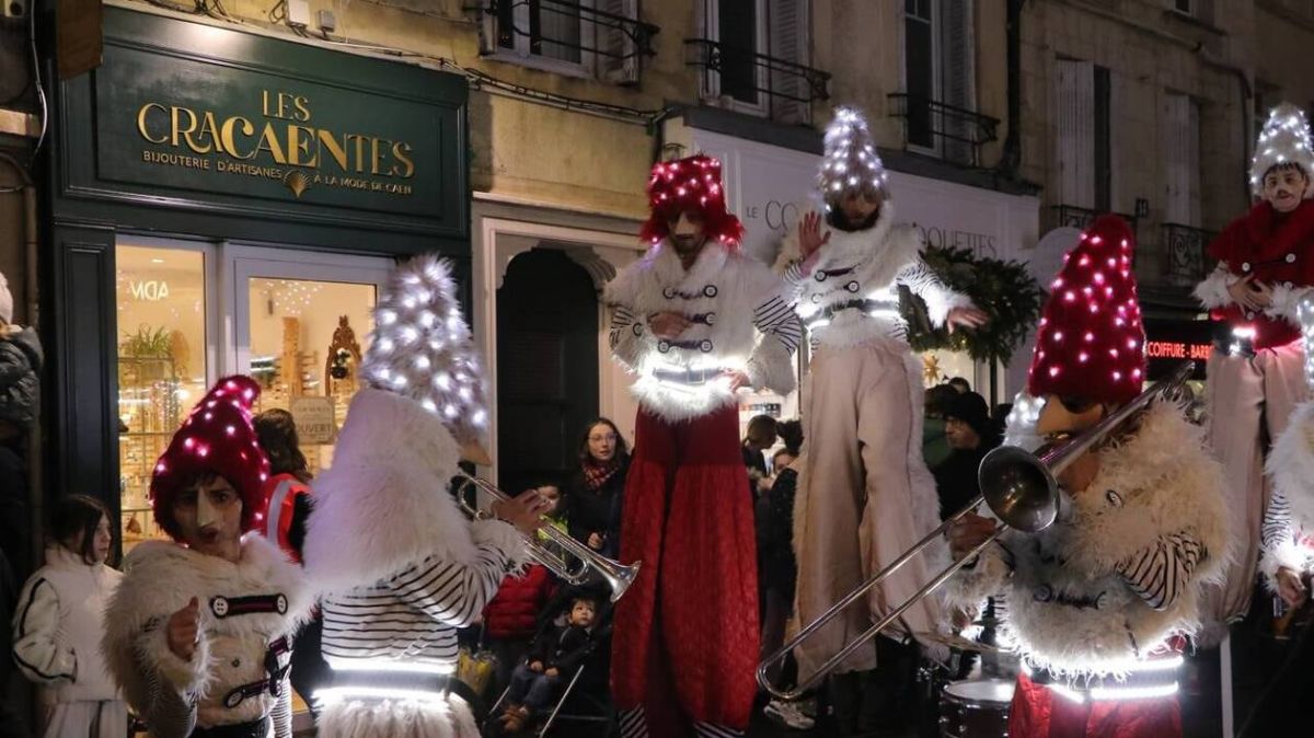 À Caen, la magie de Noël s'invite dans les rues avec une parade féérique
