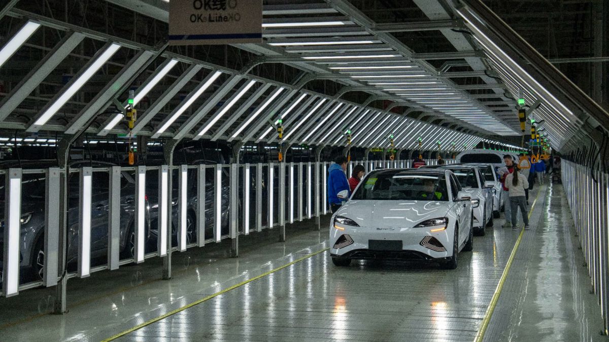 BYD prend une avance écrasante sur Tesla avec un record de ventes en 2025