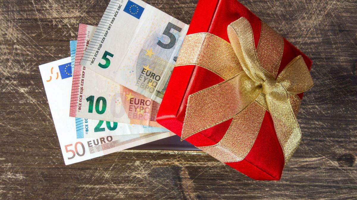 Les règles à connaître pour déclarer un cadeau d'argent sans surprise fiscale