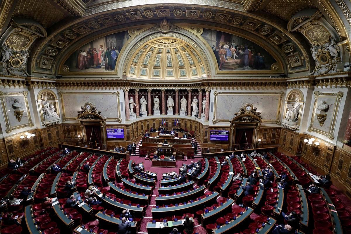 Le débat sur l'aide à mourir reprend au Sénat : vers une réforme en suspens ?