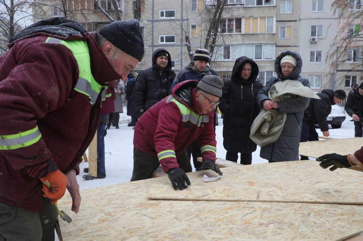 Kiev sous le gel : des milliers d'habitants en quête de chaleur