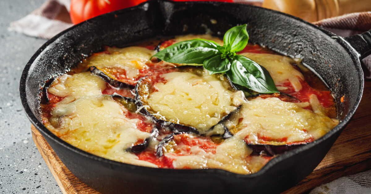 Pas besoin de four : la délicieuse parmigiana d'aubergines à la poêle