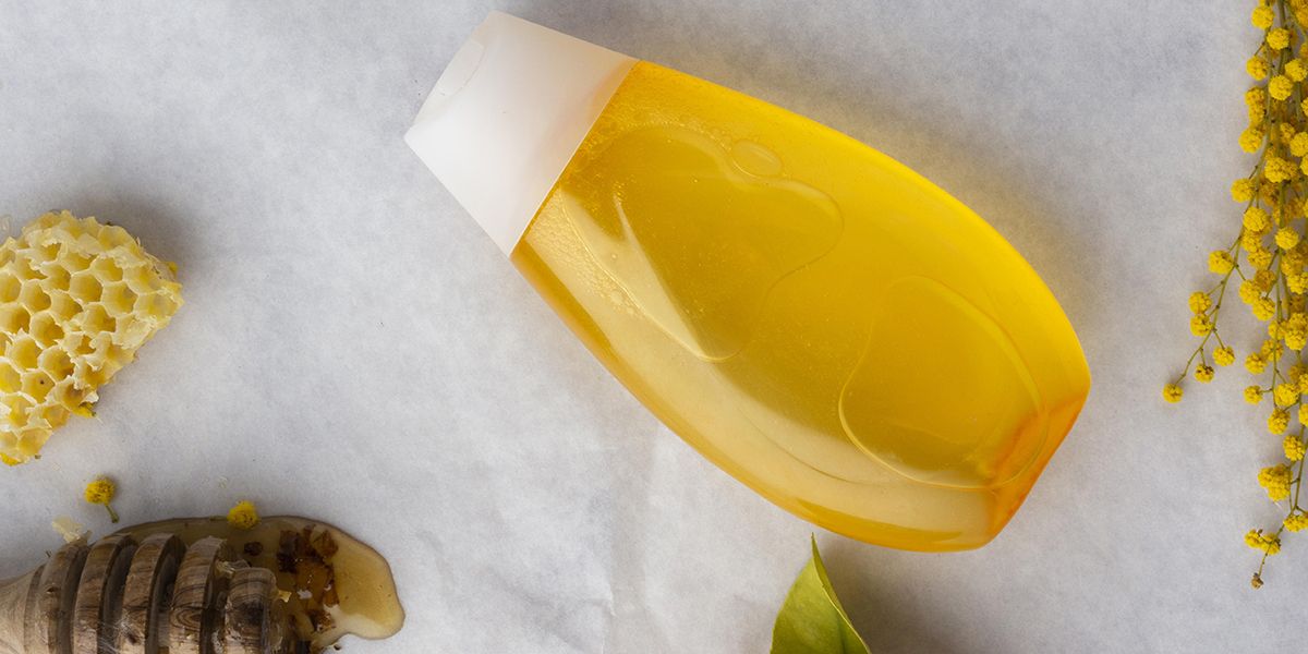 Découvrez la recette DIY de shampoing au miel pour des cheveux éclatants