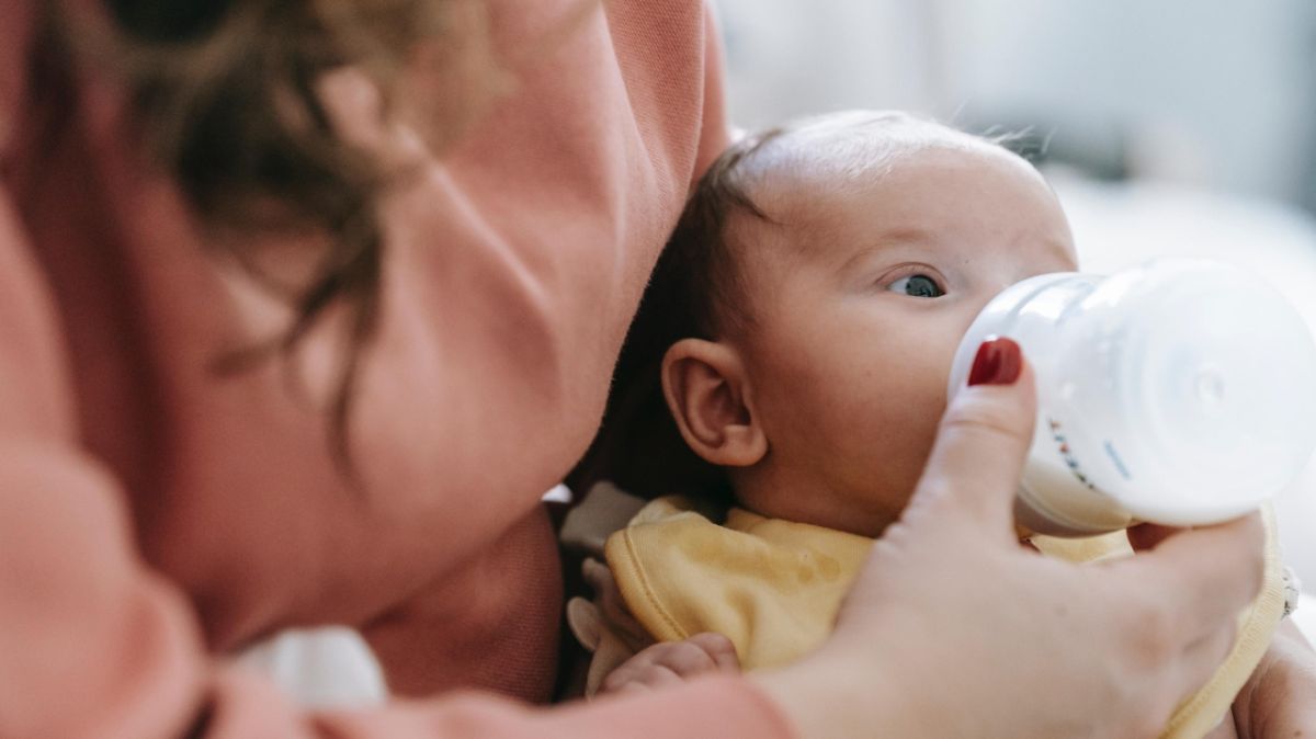 Danone élargit le rappel de lait infantile, l'Europe en alerte