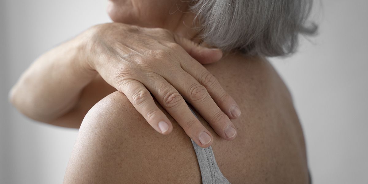 Comprendre la calcification de l'épaule : symptômes et options de traitement