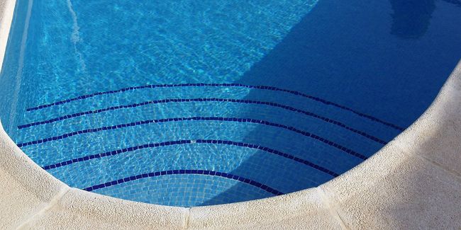 tarte, dépôt calcaire : enlever les traces sur les parois sans vider la piscine