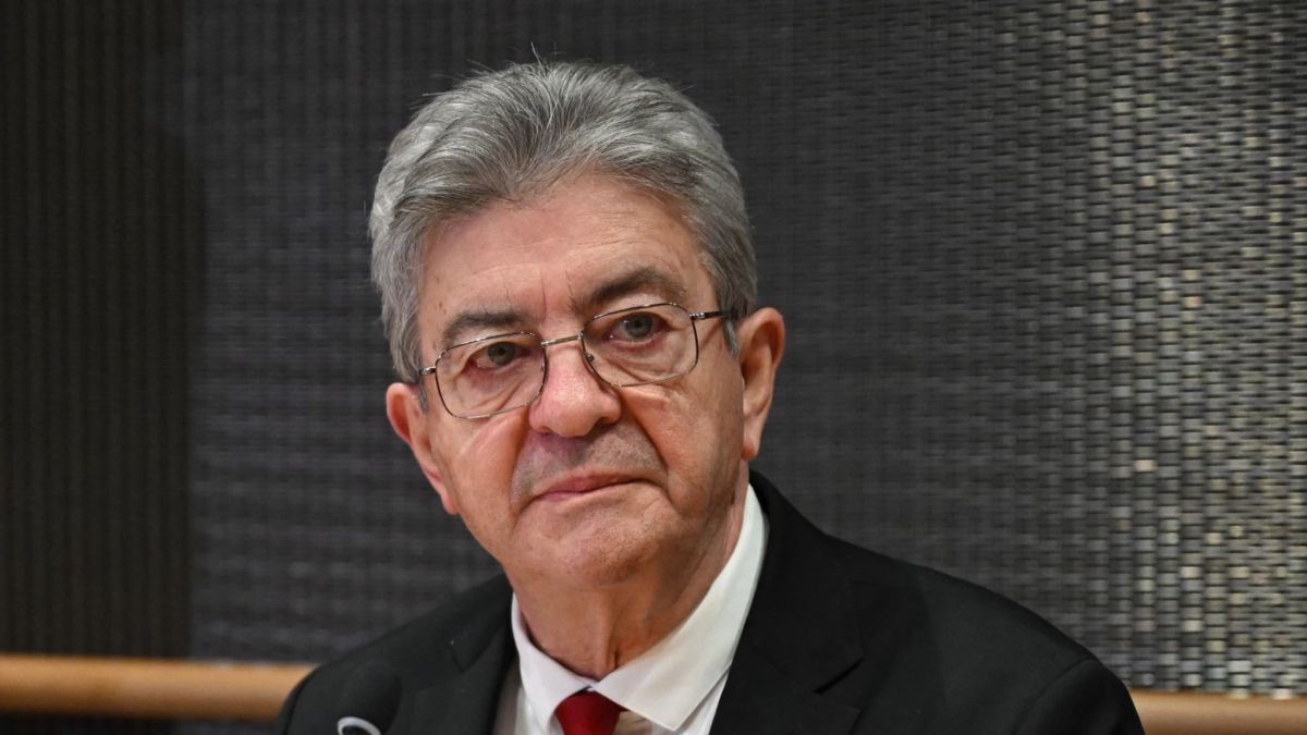 Mélenchon appelle au calme après la tragédie de Quentin Deranque