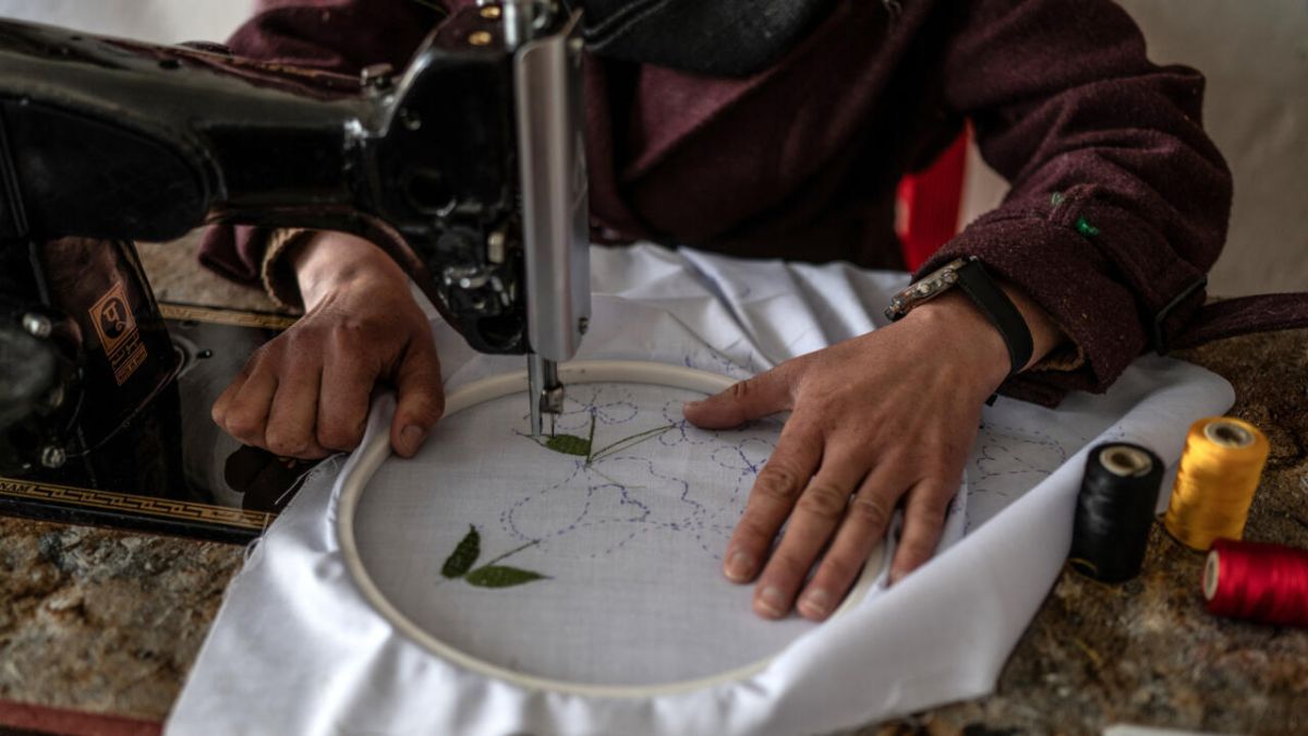 L'histoire inspirante de Rahima : la broderie comme symbole d'émancipation en Afghanistan
