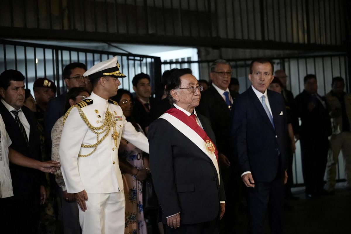 José Maria Balcazar, nouveau président par intérim du Pérou : une transition tumultueuse