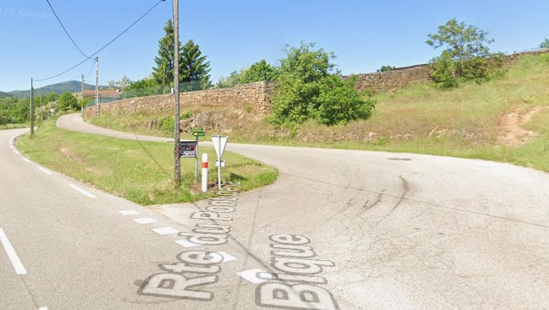 Roiffieux en alerte : la RD 578 bloquée indéfiniment après un incendie