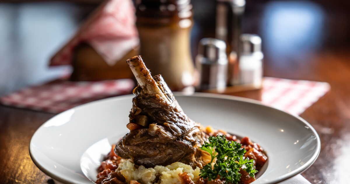 Souris d'agneau à la sauce au vin rouge : un délice pour vos repas en famille