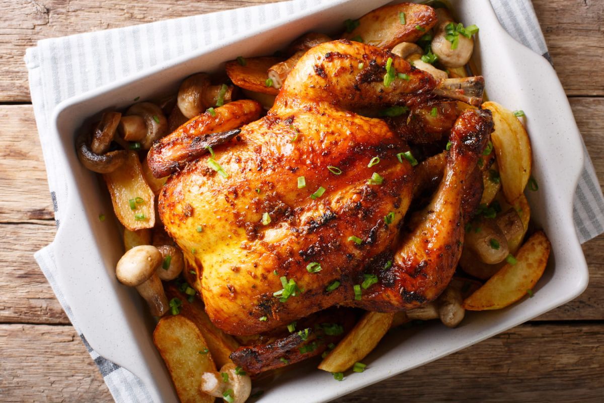 La méthode infaillible pour un poulet rôti tendre et doré