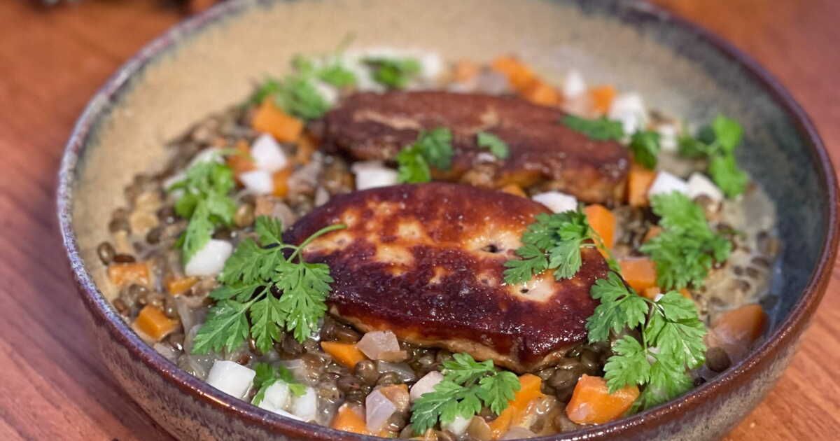 Savourez le foie gras poêlé aux fruits et épices de Cyril Lignac