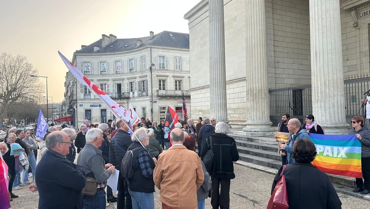 Des voix pour la paix : 70 manifestants se rassemblent devant le tribunal de Périgueux