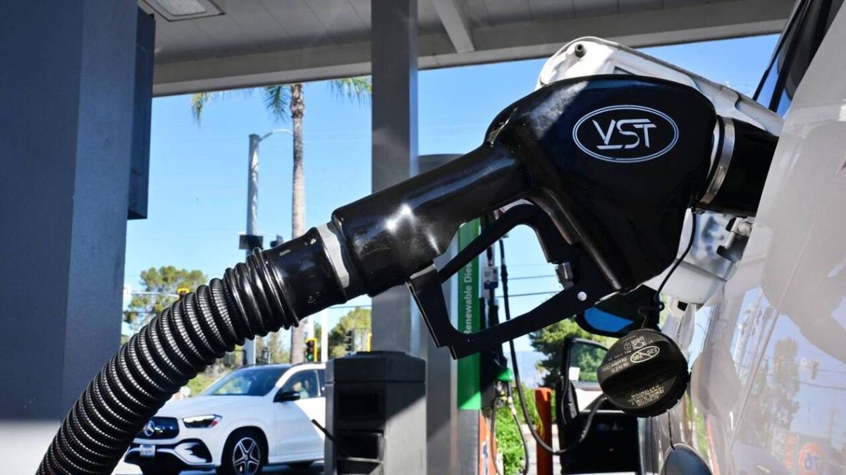 Le gouvernement face aux hausses des carburants : une solution dans les réserves stratégiques ?