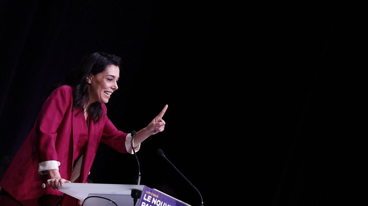 Sophia Chikirou, la candidate LFI, défie les socialistes lors d'un meeting à Paris