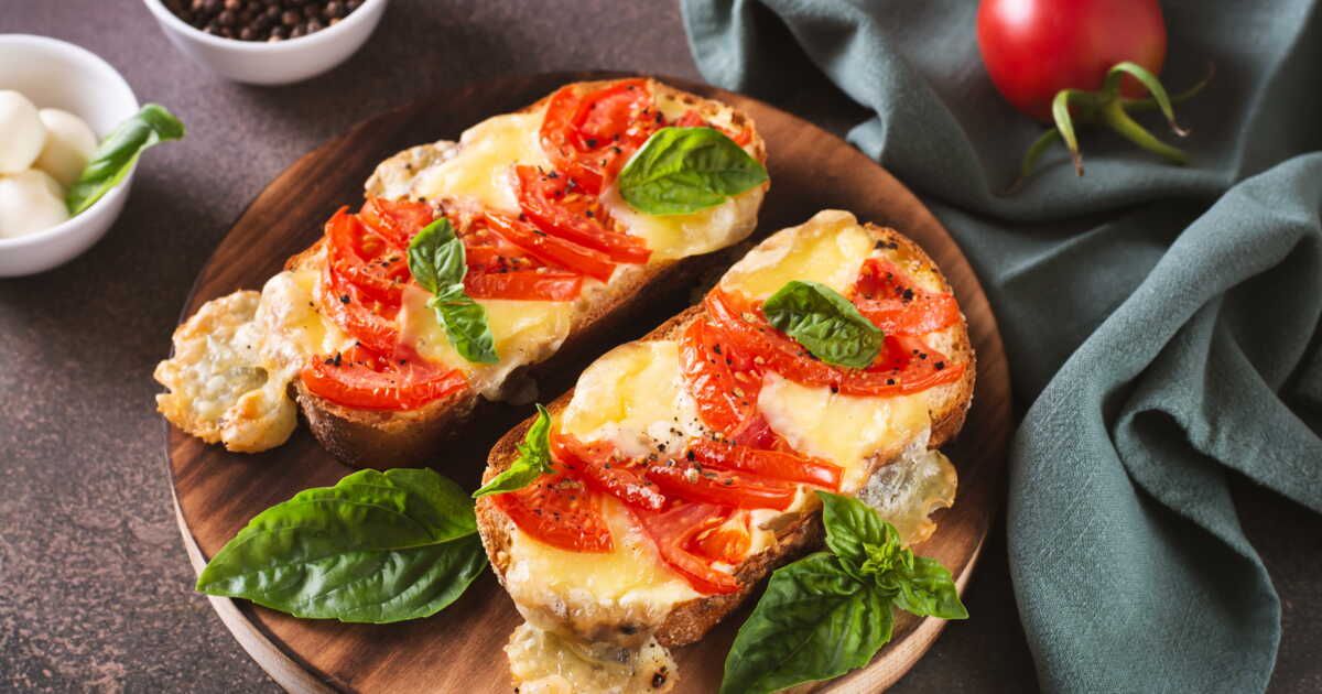 Comment réaliser des bruschettas aux lardons et fromage de chèvre en un clin d'œil