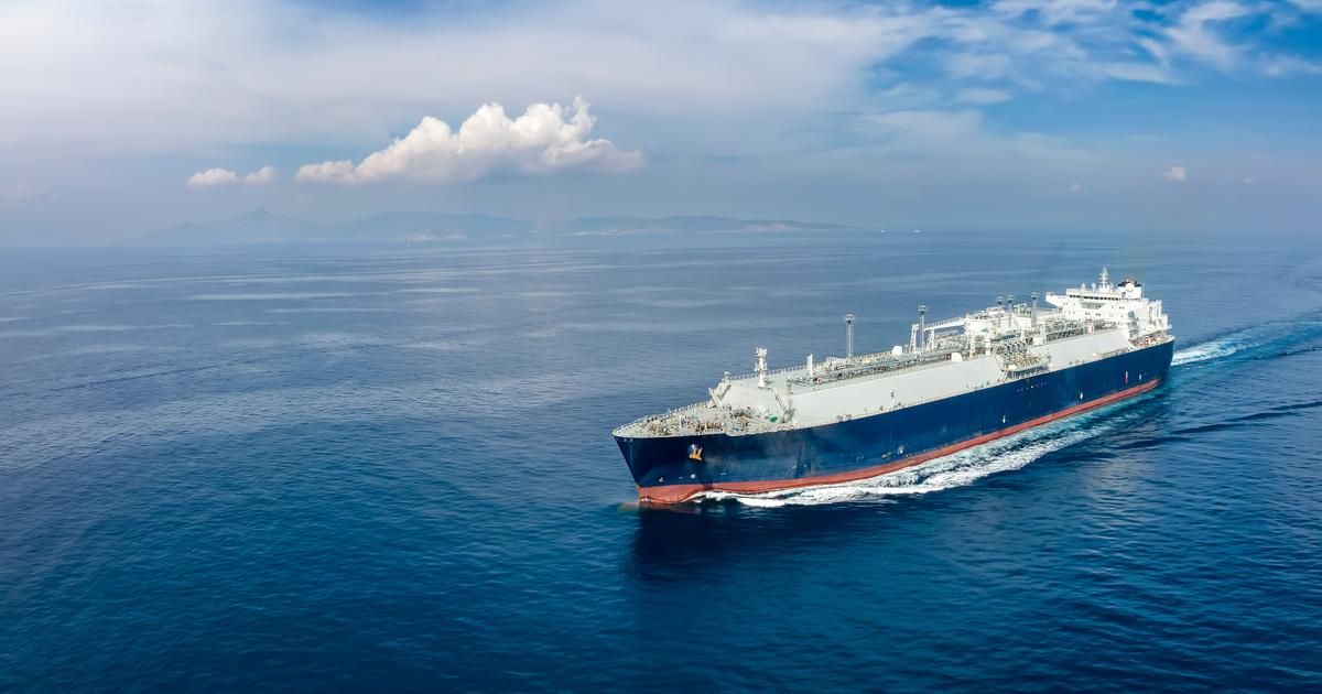 Un méthanier russe abandonné fend les eaux méditerranéennes après une attaque surprise